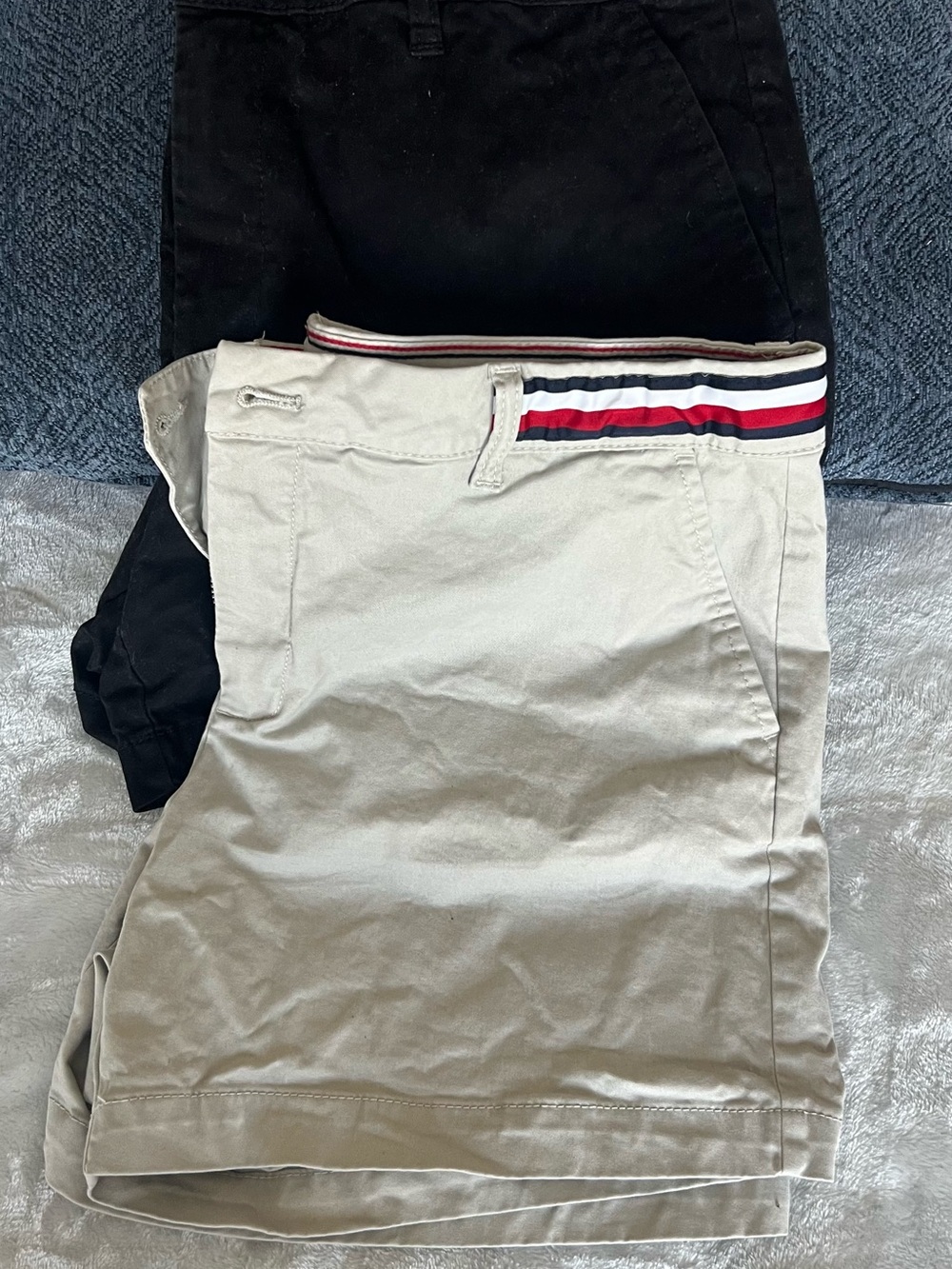 4 pair of Tommy Hilfiger shorts. Size 10. - Picture 6 of 15